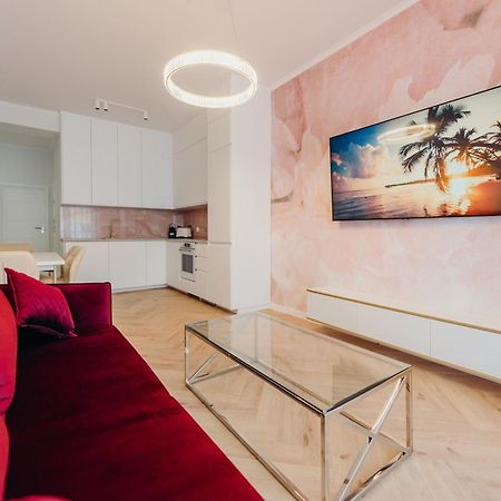 3 Bedrooms Premium Bella Rosa For 8 Guests With Ac And Underground Parking Rzeszow Exterior photo